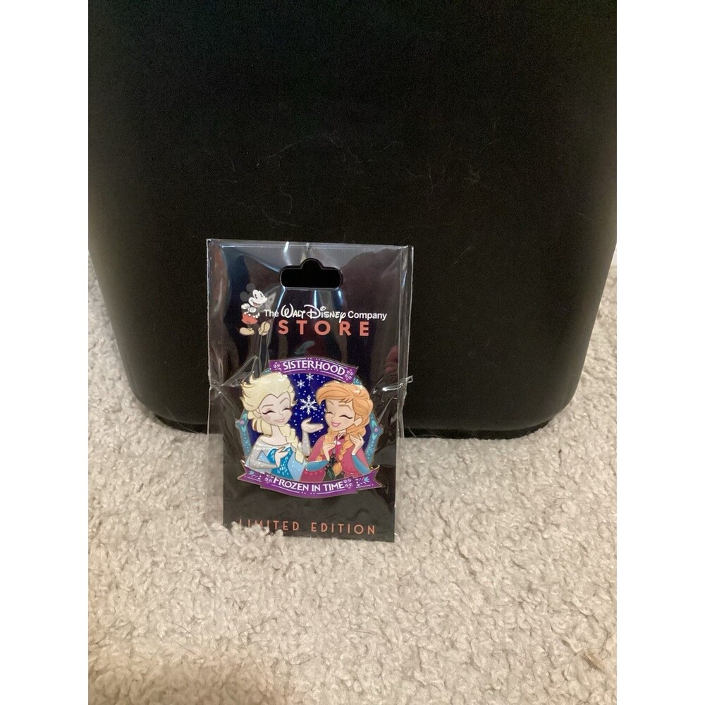 DEC TWDC Siblings Series Pin- ANNA & ELSA - LE250 Frozen